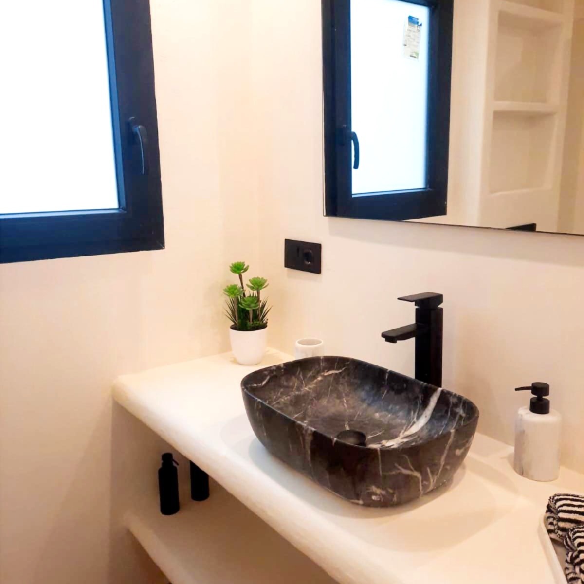 352a77d0-20a9-4237-9b27-68088561e3d9