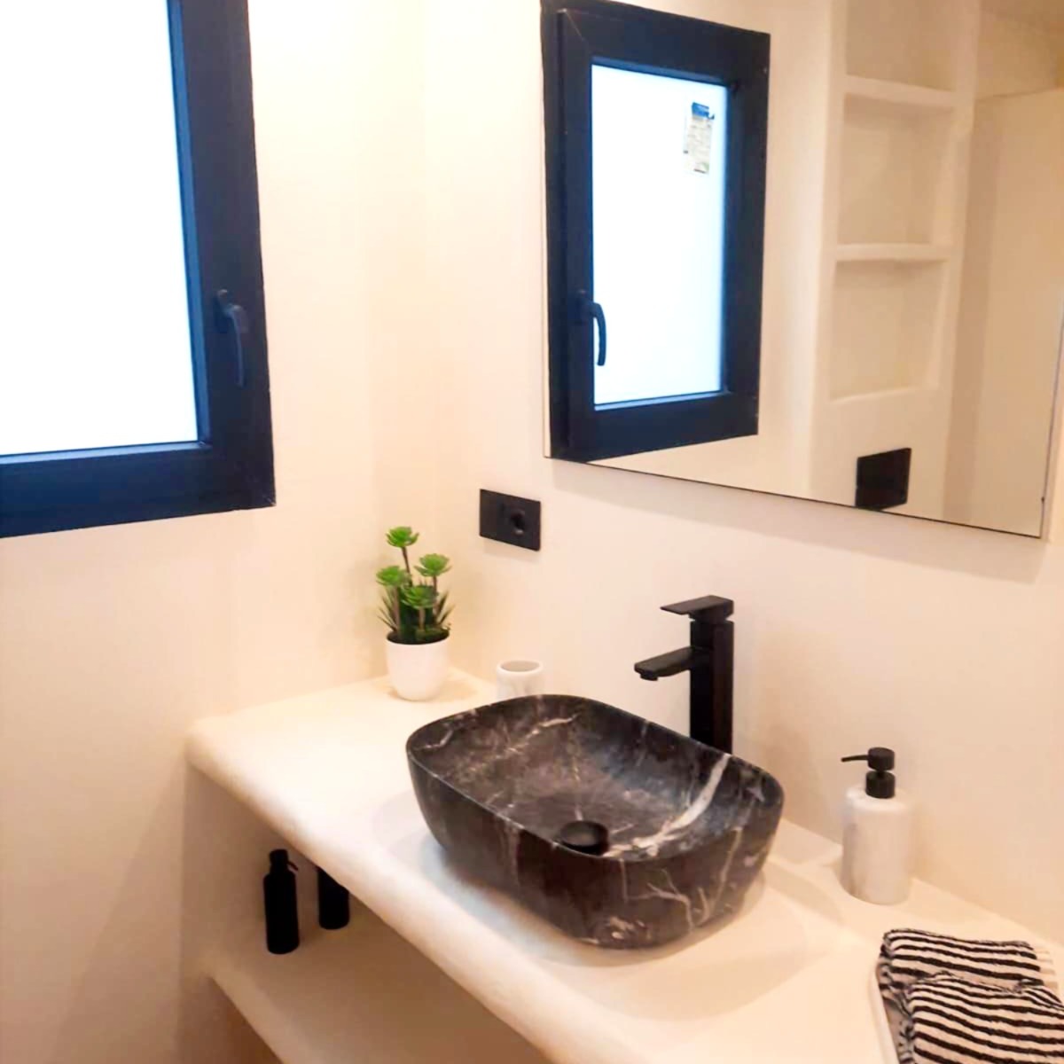 3b88fb34-6270-455f-aea0-87c9ae3fdf1c