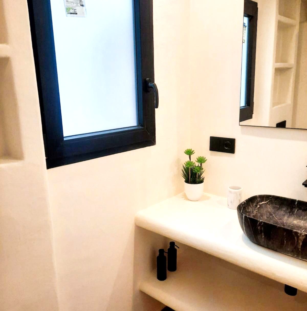 9ff836fe-e478-45a3-a48a-950ed2c1ee20